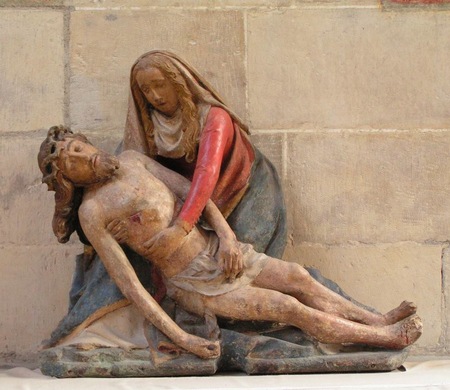 Nevers - Cathedrale St Cyr & Ste Julitte, statue, Pieta, Pierre polychrome du 15eme (00)-1.jpg